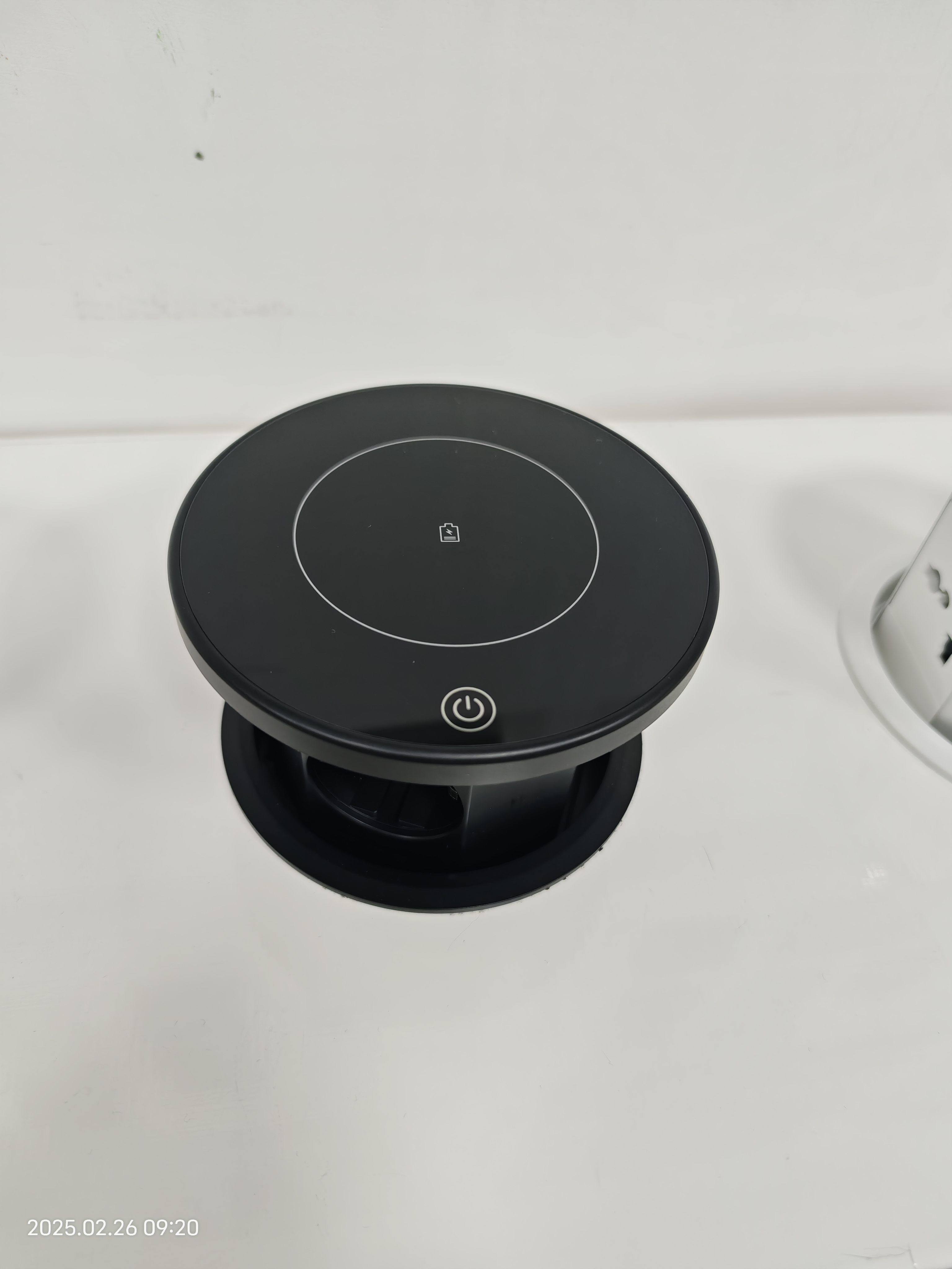 EU popup IP65 TypeA TypeC black wireless charging lifting socket